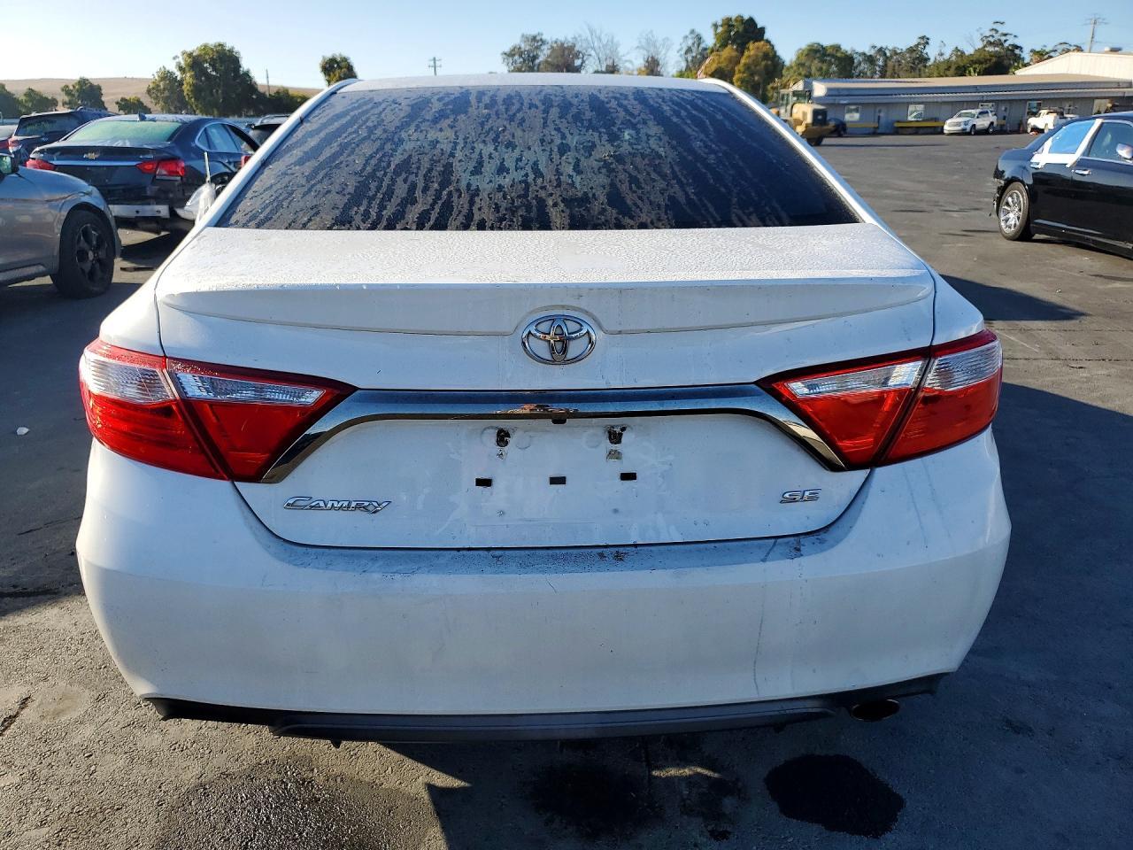 2016 Toyota Camry Se - Фото 6