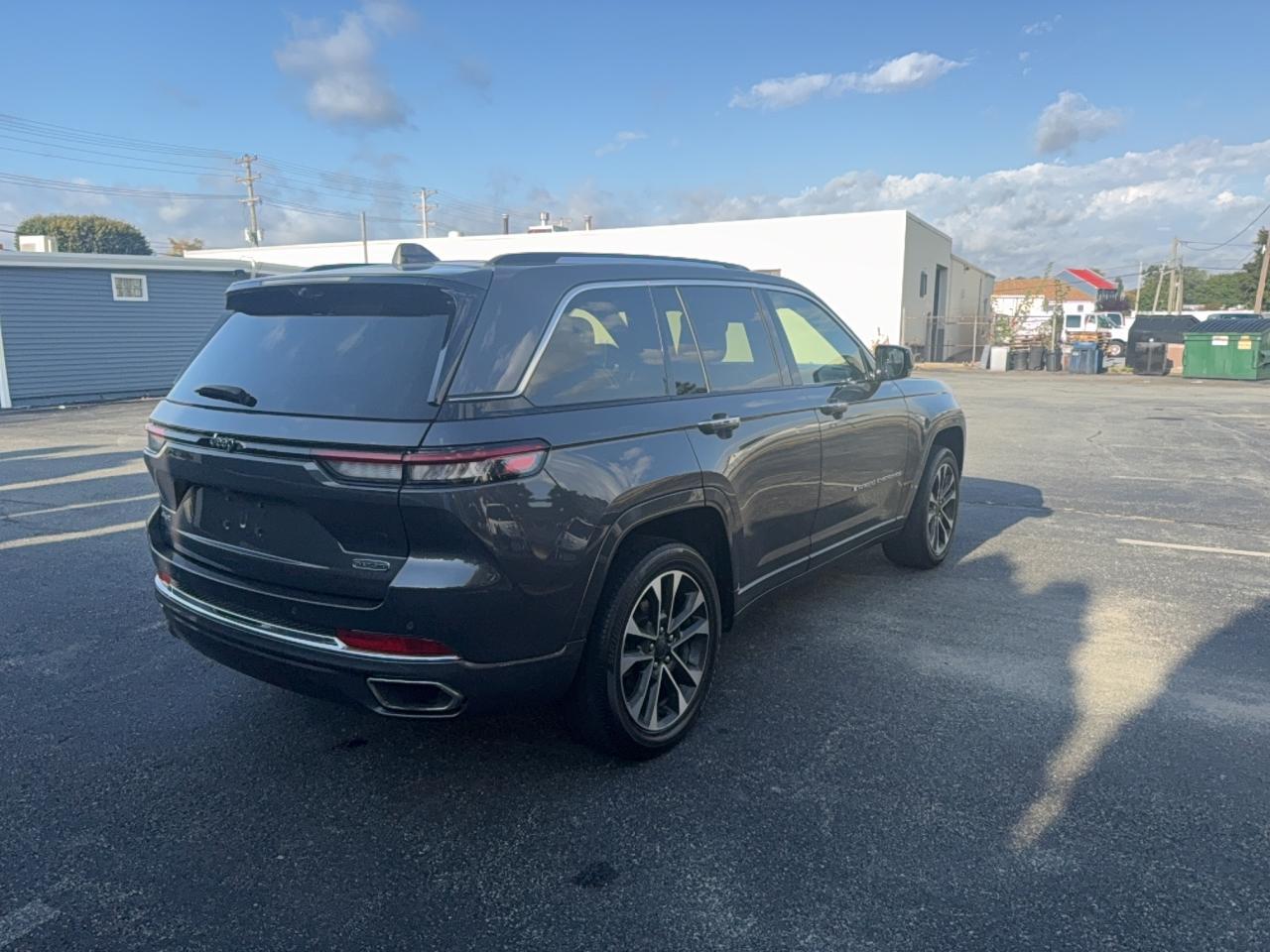 2022 Jeep Grand Cherokee Overland - Image 4