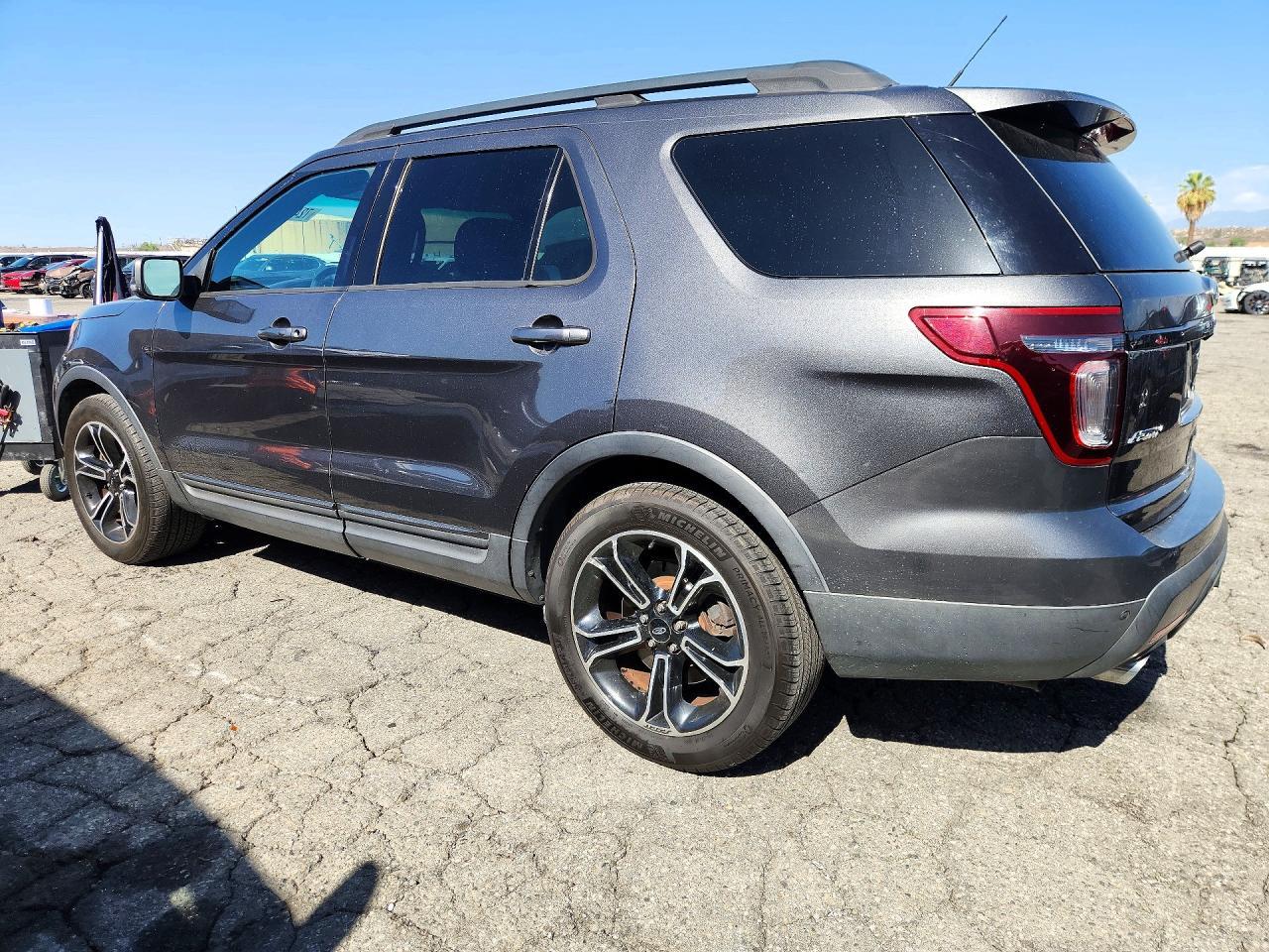 2015 Ford Explorer Sport - Image 2