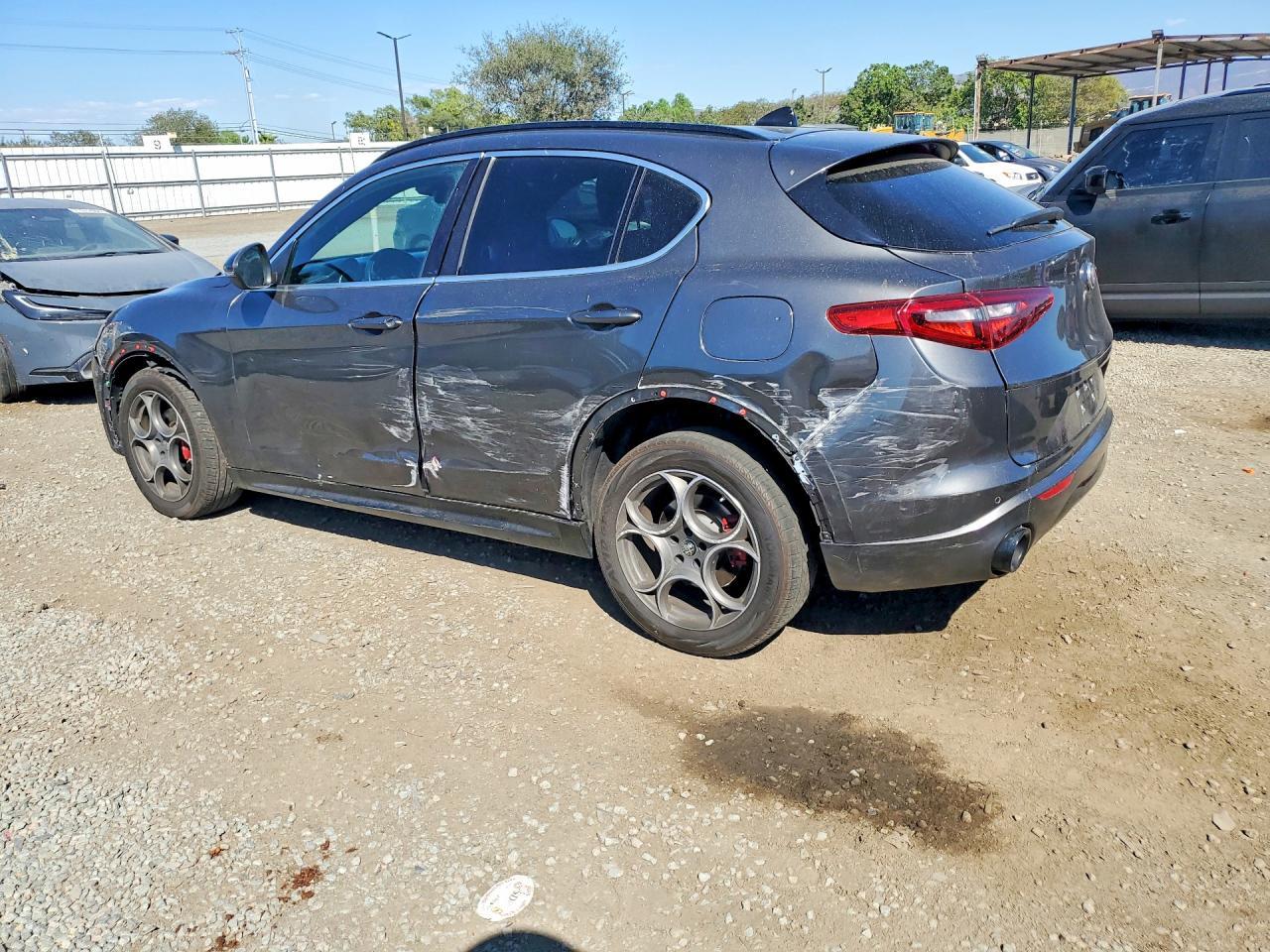 2022 Alfa Romeo Stelvio - Image 2