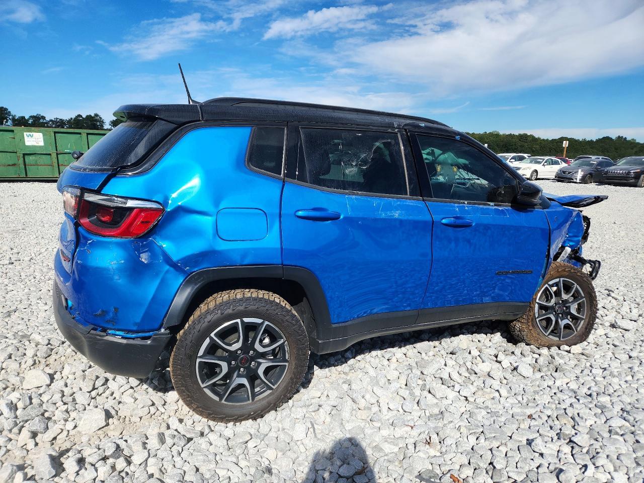 2026 Jeep Compass Trailhawk - Фото 3
