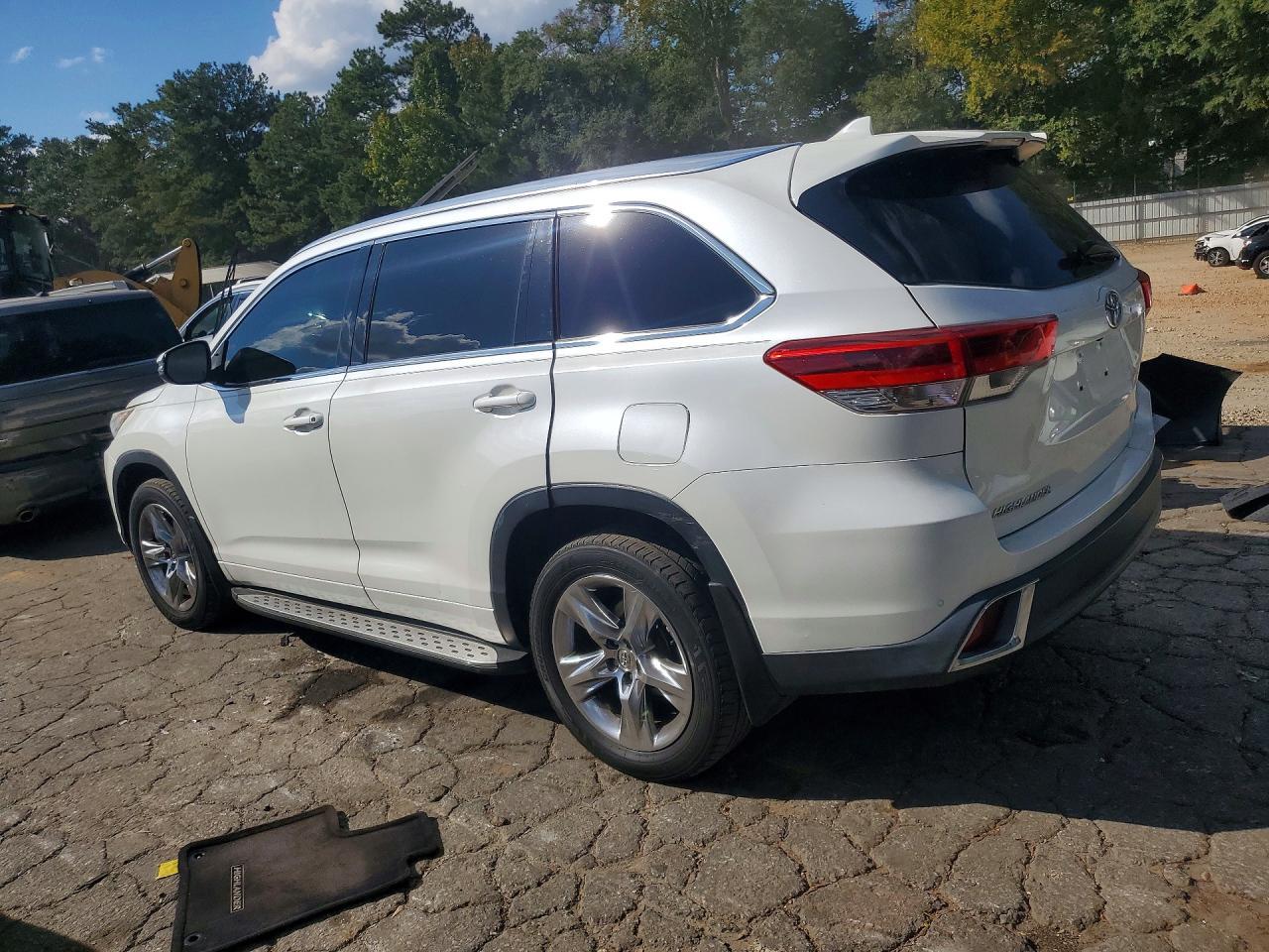 2017 Toyota Highlander Limited Platinum - Фото 2