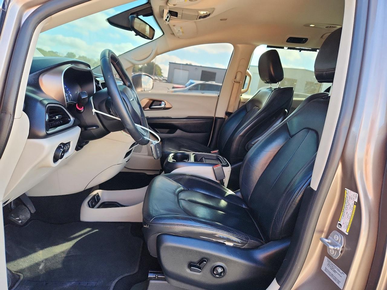 2017 Chrysler Pacifica Touring L - Фото 7