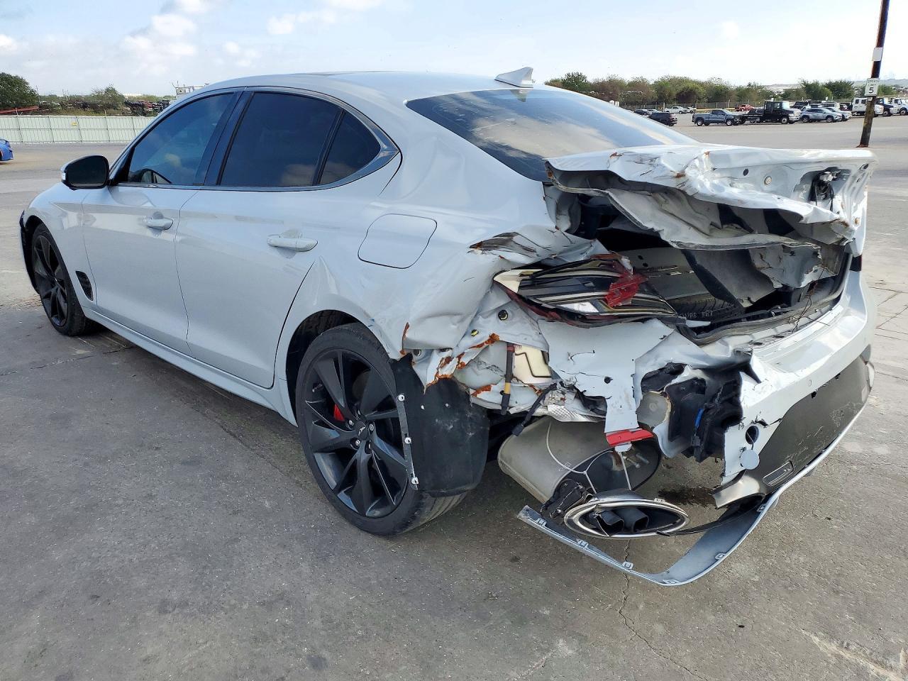 2022 Genesis G70 3.3T Standard - Image 2