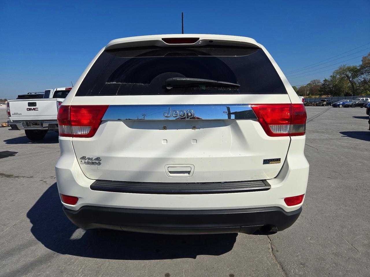 2011 Jeep Grand Cherokee Laredo - Image 6