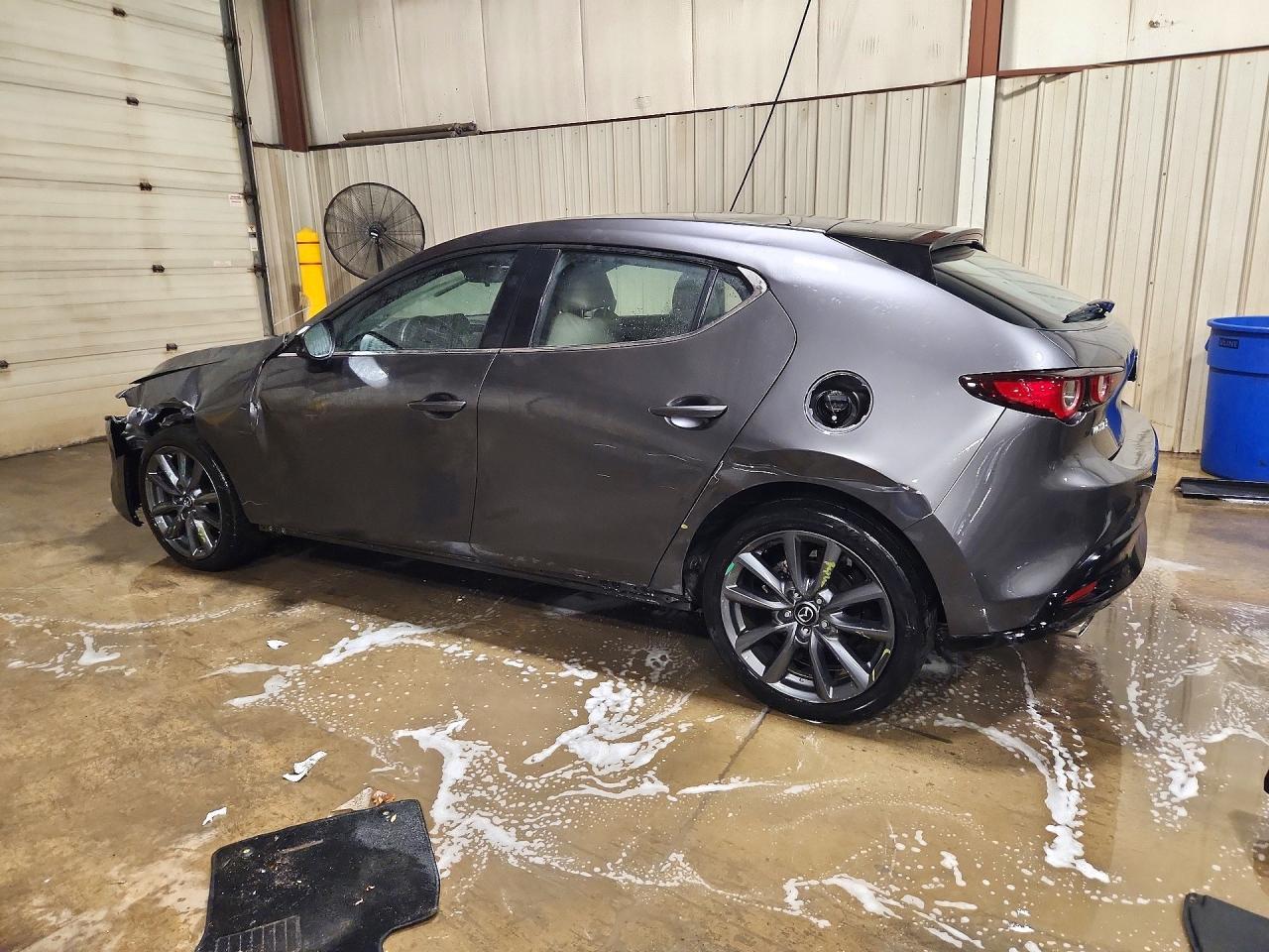 2023 Mazda 3 Preferred - Фото 2