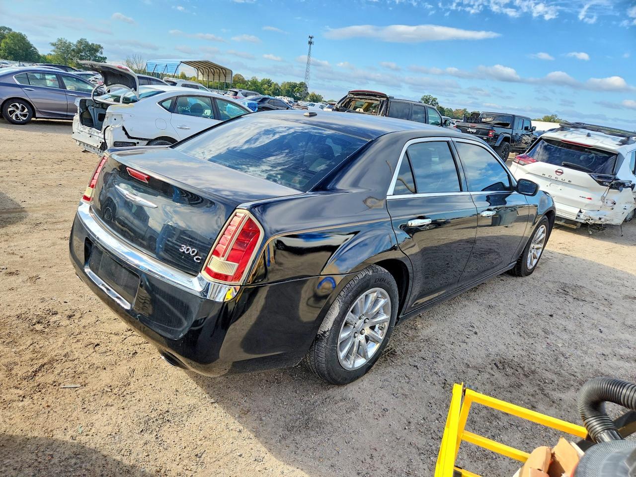 2013 Chrysler 300C - Фото 3