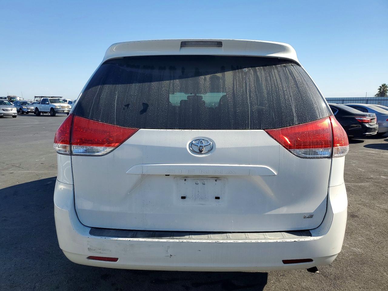 2011 Toyota Sienna Le - Фото 6