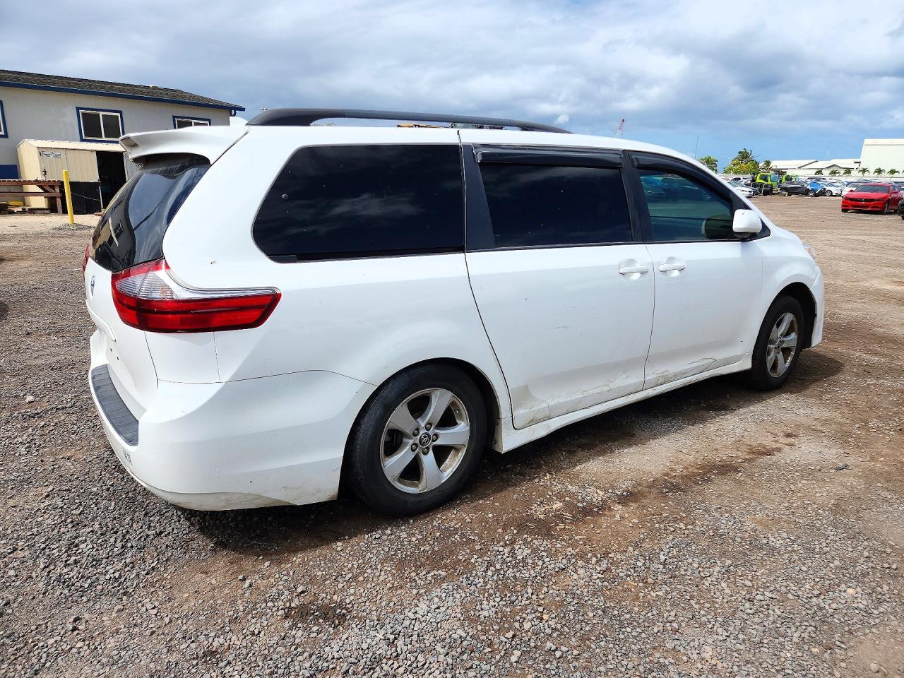 2020 Toyota Sienna Le - Image 3