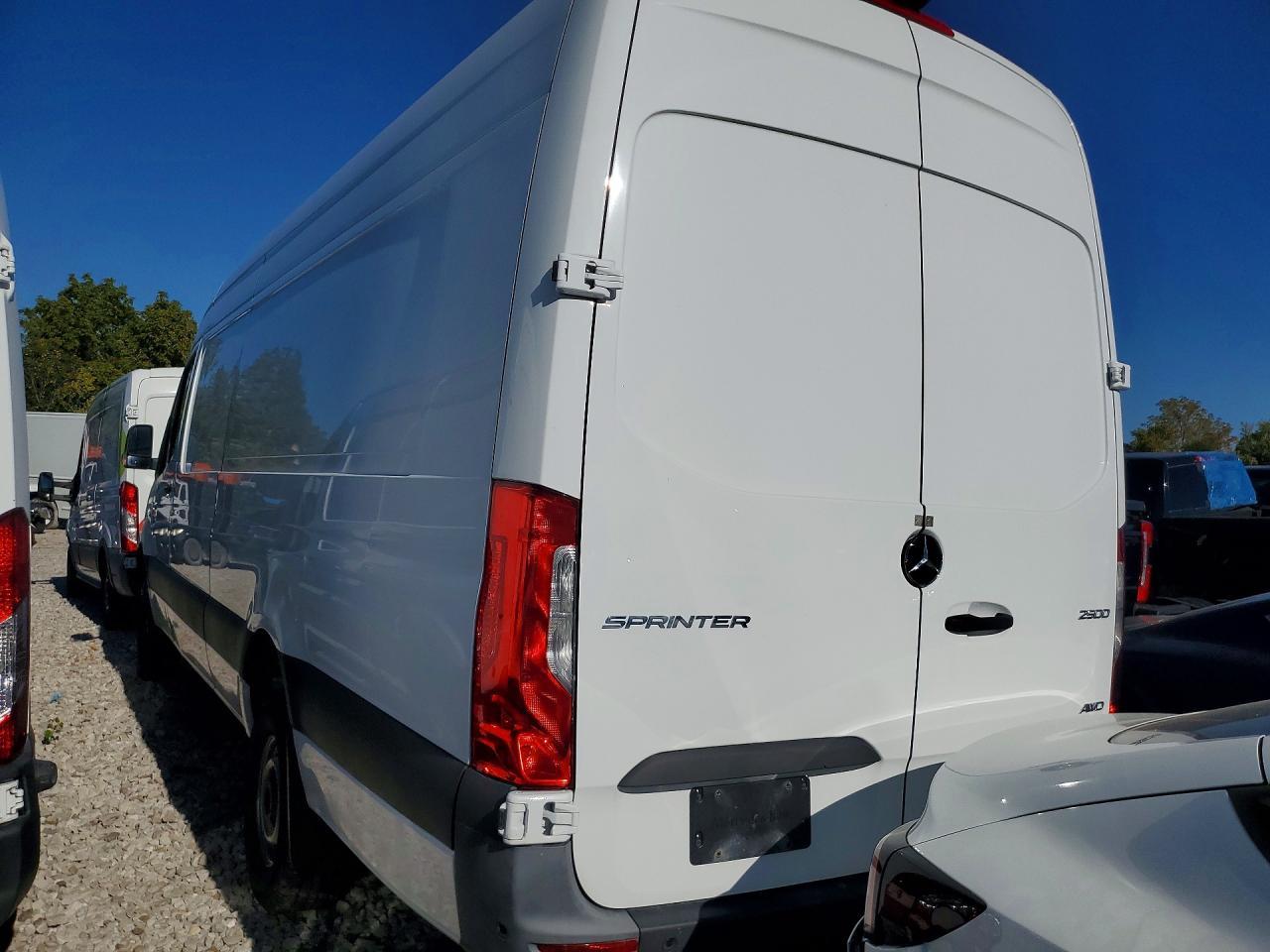 2023 Mercedes-Benz Sprinter 2500 Delivery Van - Фото 2
