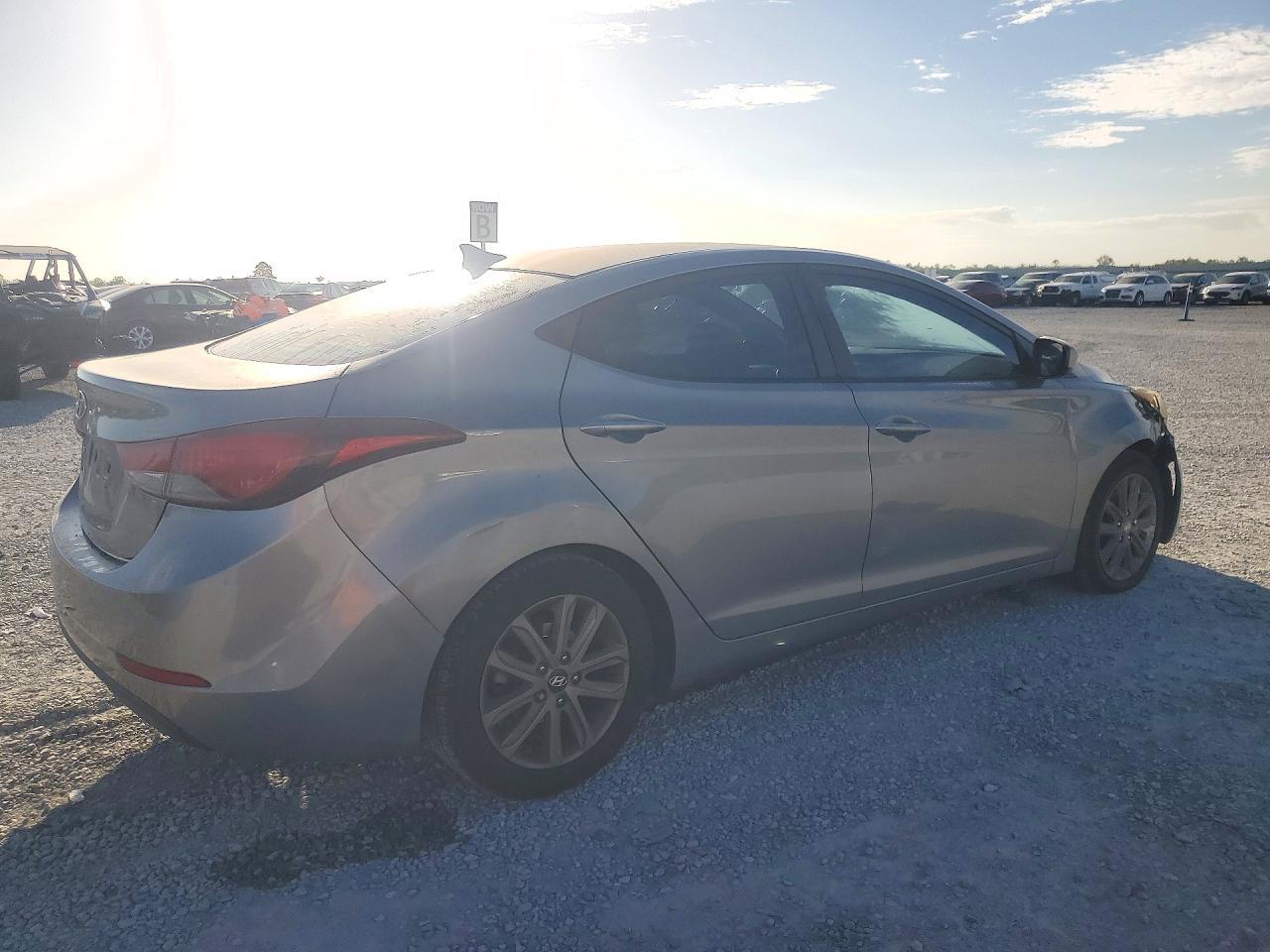 2014 Hyundai Elantra Se - Фото 3