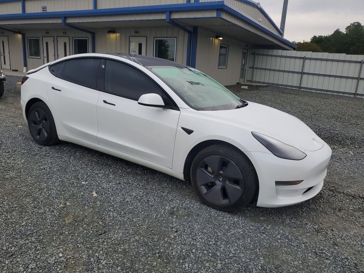 2023 Tesla Model 3 - Image 4