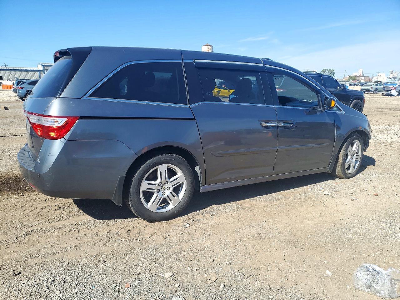 2013 Honda Odyssey Touring - Image 3