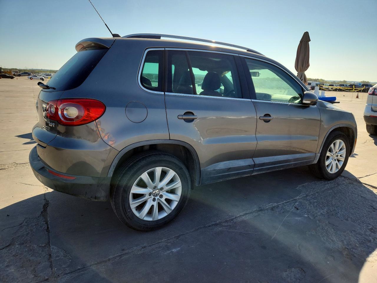2010 Volkswagen Tiguan S - Image 3