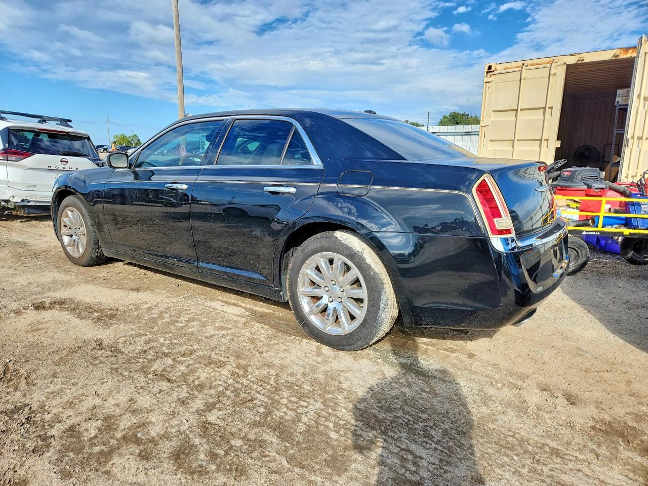 2013 Chrysler 300C - Фото 2