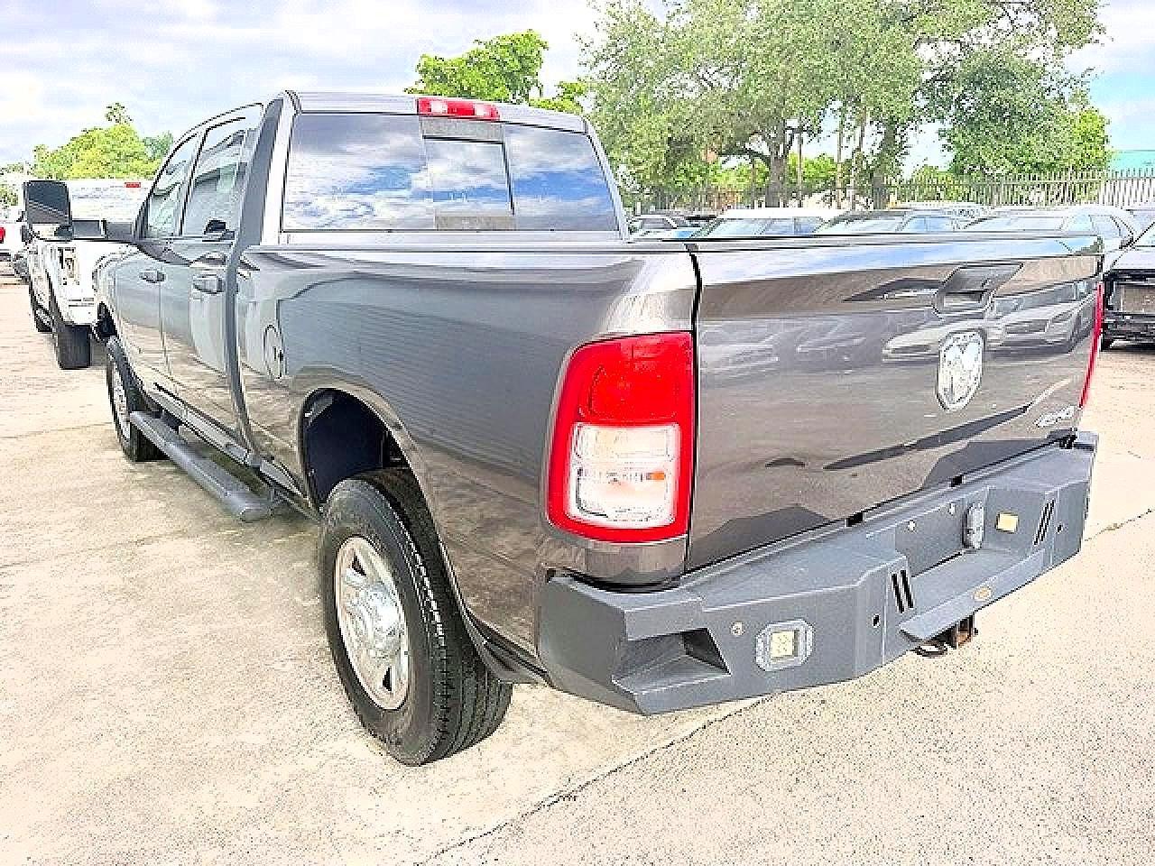 2021 Ram 2500 Tradesman - Фото 2