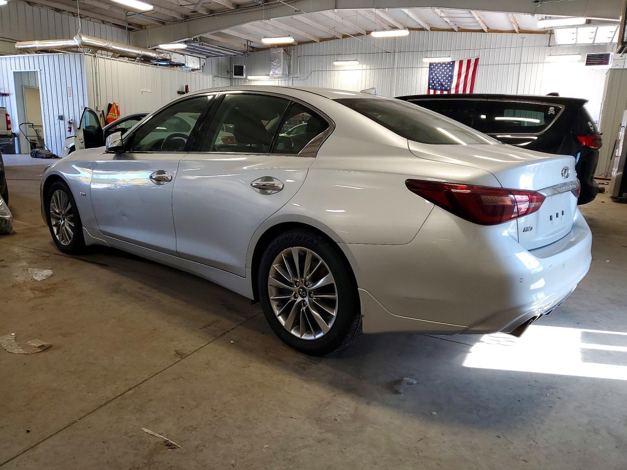 2018 Infiniti Q50 3.0T Luxe - Фото 2