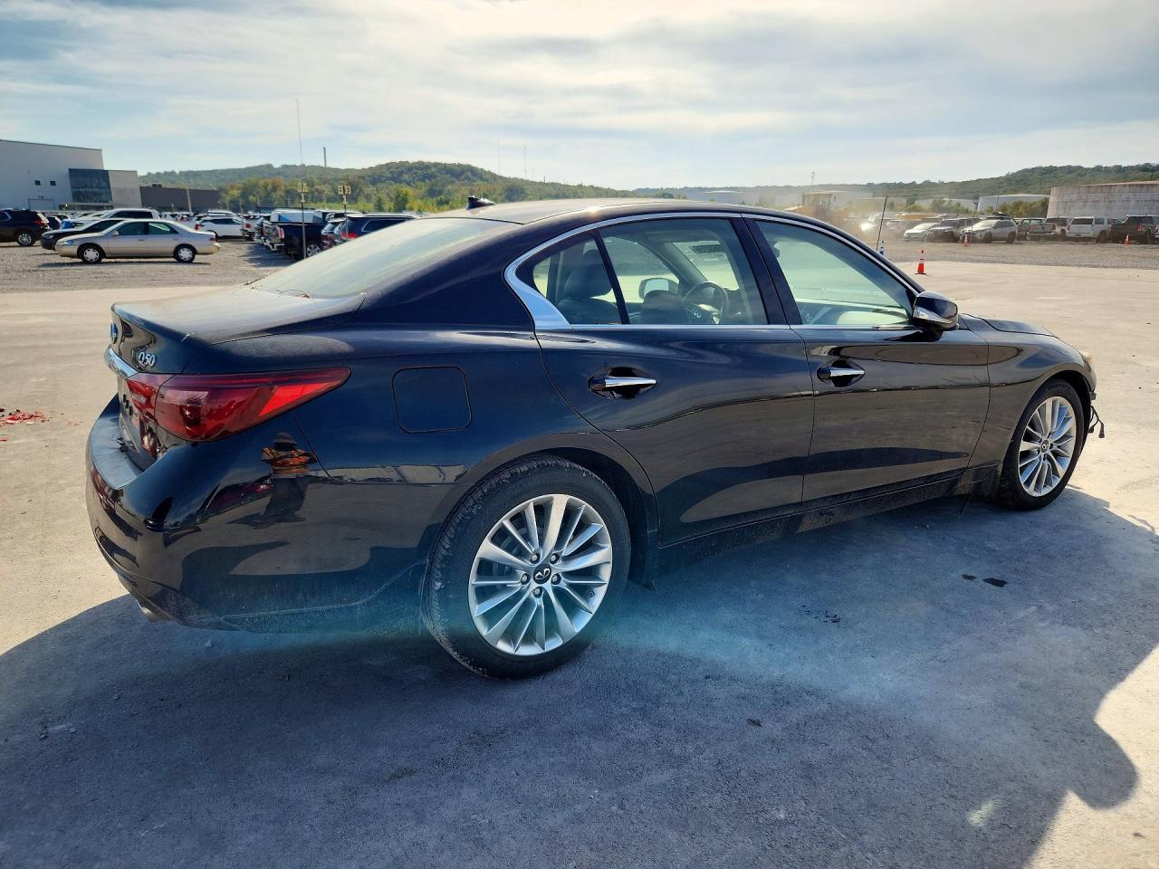 2021 Infiniti Q50 Luxe - Фото 3