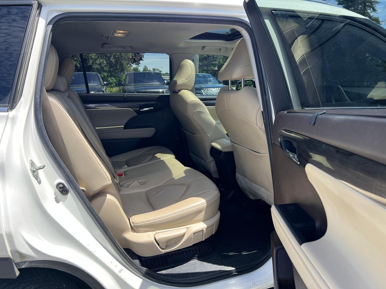 2021 Toyota Highlander Hybrid Limited - Image 6