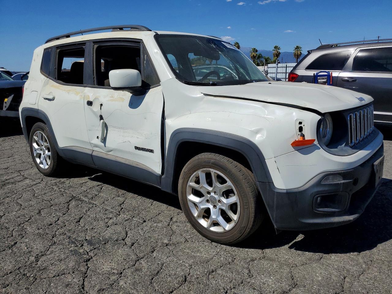 2015 Jeep Renegade Latitude - Image 4