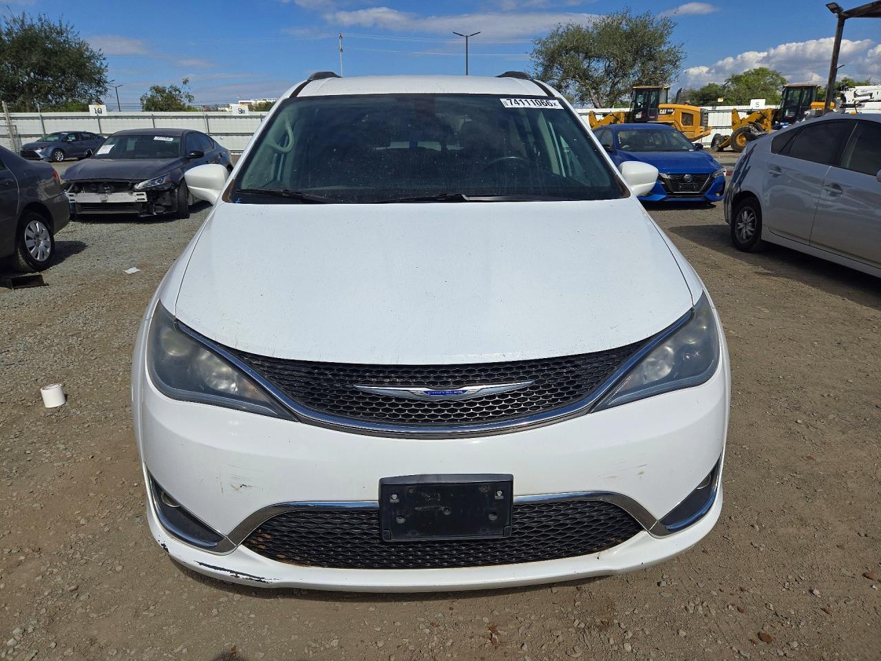 2019 Chrysler Pacifica Touring L - Image 5
