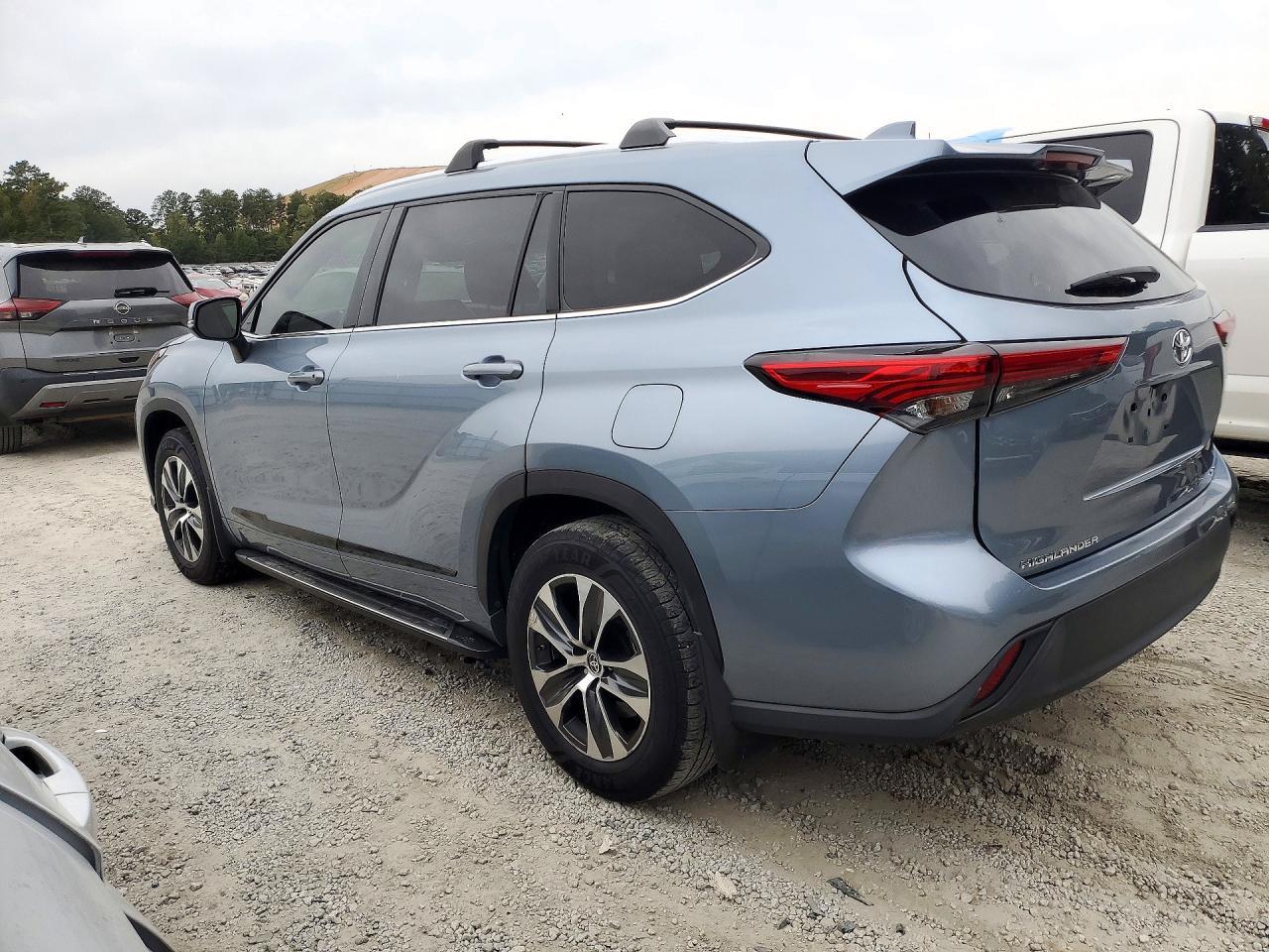 2021 Toyota Highlander Xle - Image 2