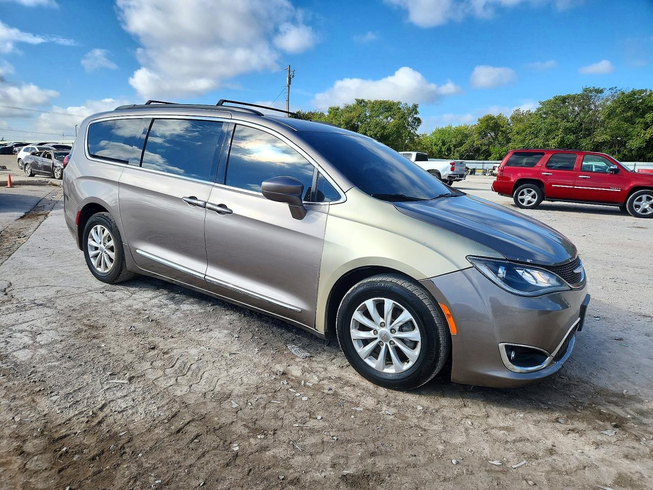2017 Chrysler Pacifica Touring L - Фото 4