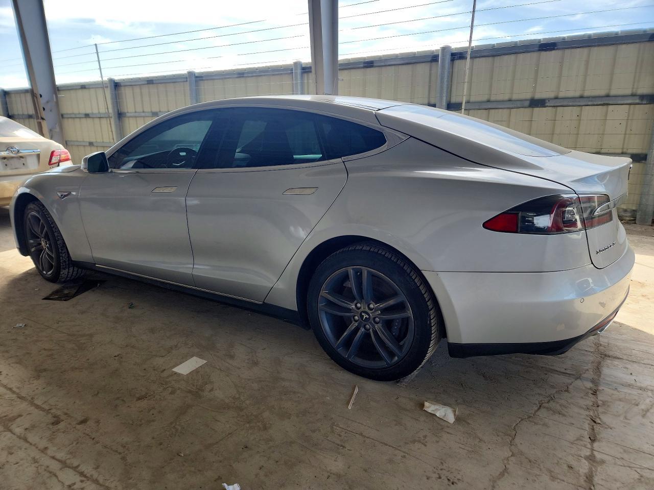 2014 Tesla Model S - Фото 2