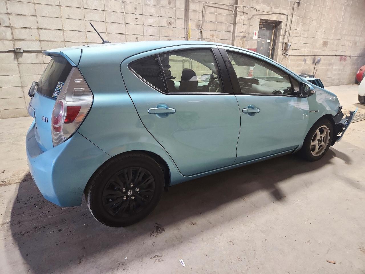 2013 Toyota Prius C Two - Фото 3