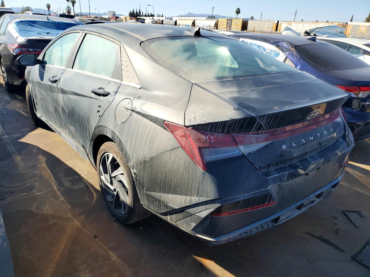 2025 Hyundai Elantra Sel - Image 2