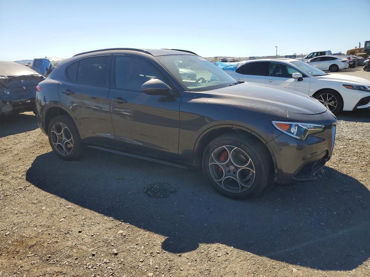 2022 Alfa Romeo Stelvio - Image 4