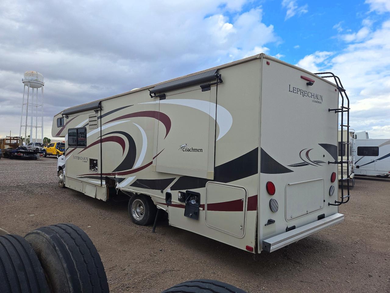 2019 Coachmen Leprechan Rv - Фото 2