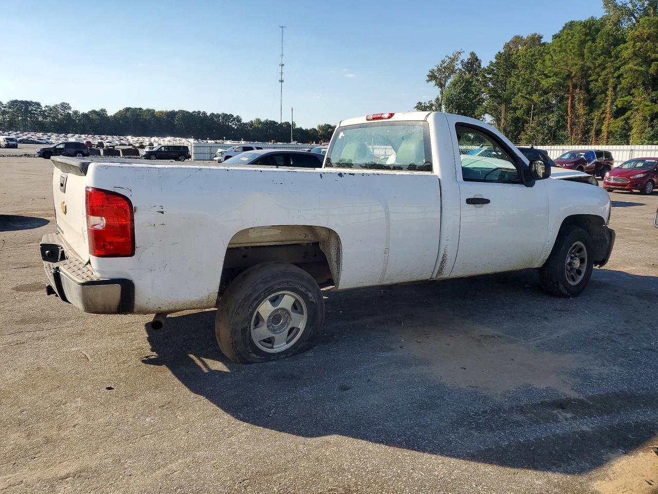 2013 Chevrolet Silverado C1500 - Image 3