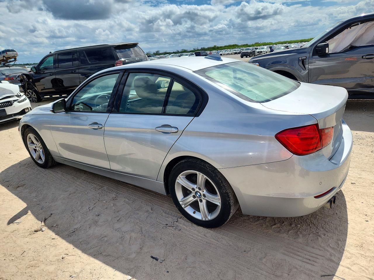 2012 BMW 328 I - Фото 2