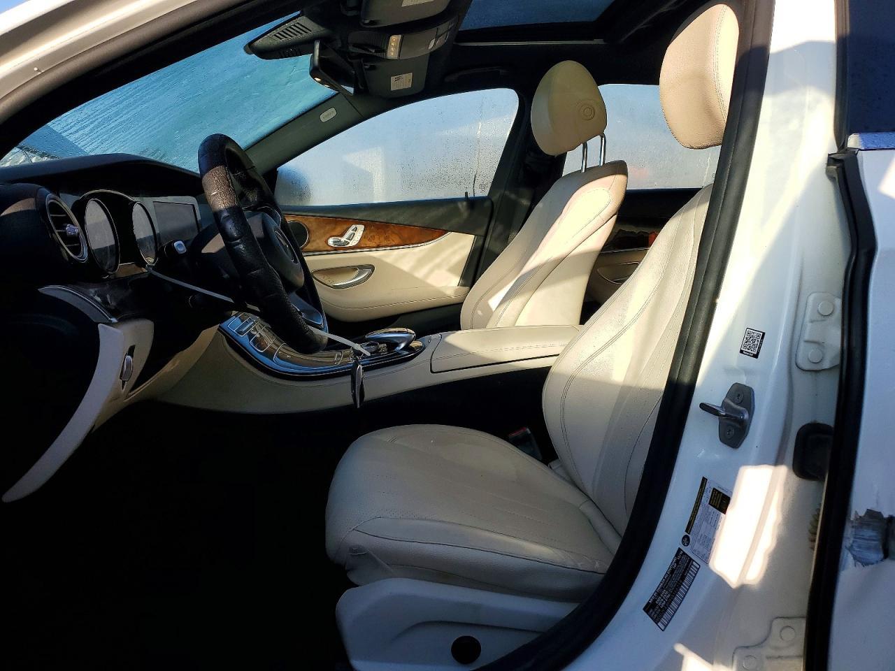 2017 Mercedes-Benz E 300 - Фото 7