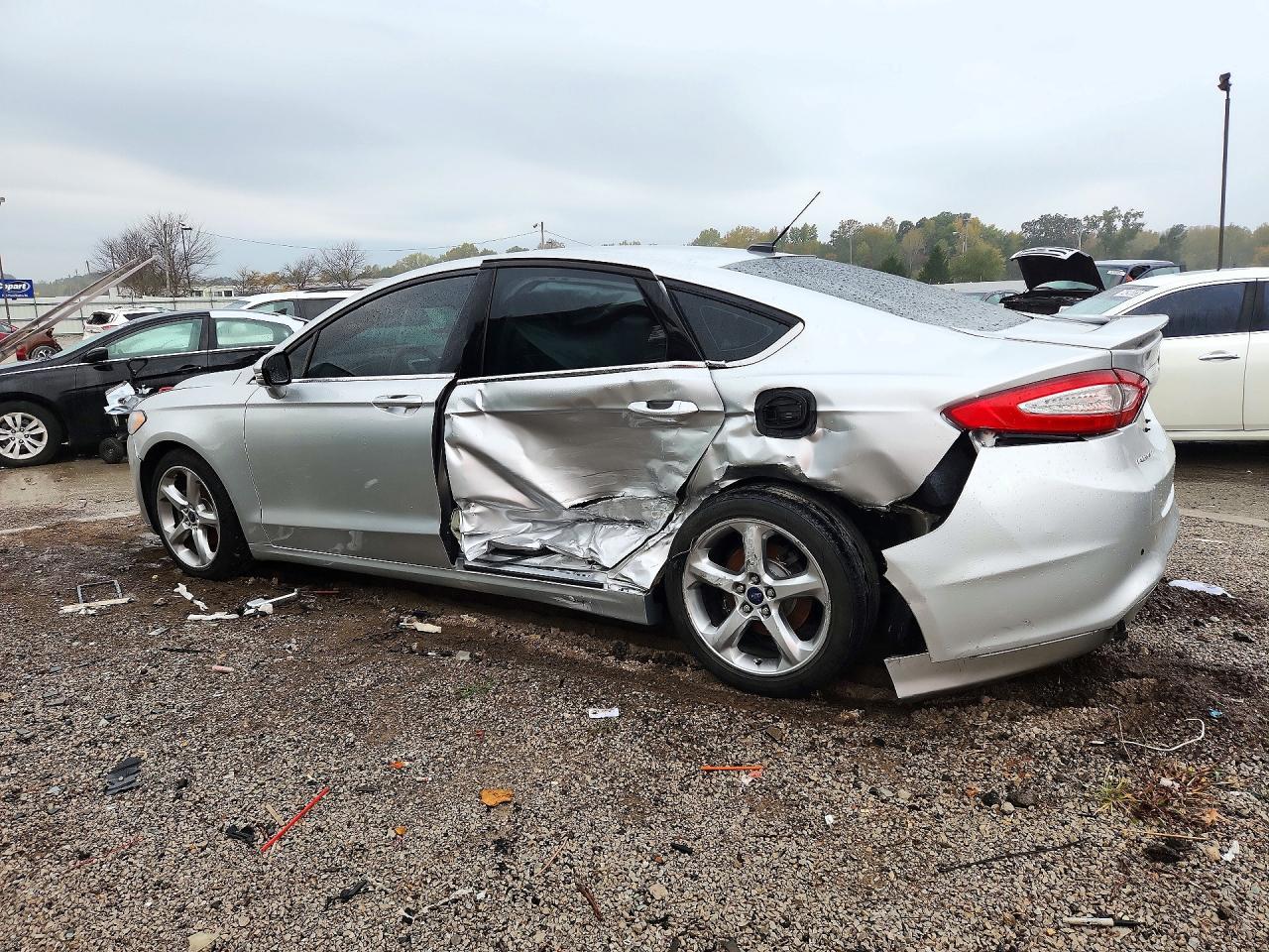 2015 Ford Fusion Se - Фото 2