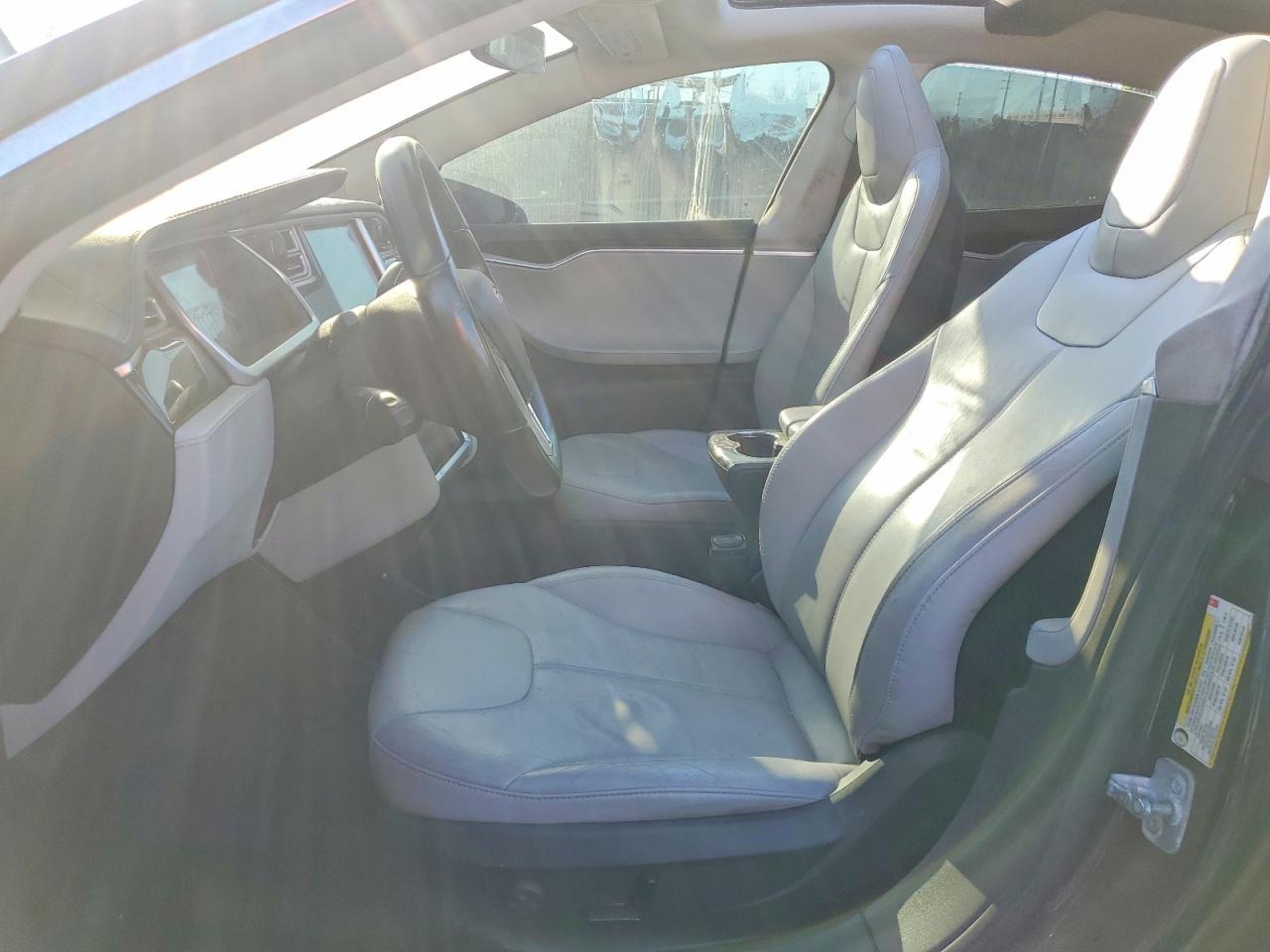2014 Tesla Model S - Image 7