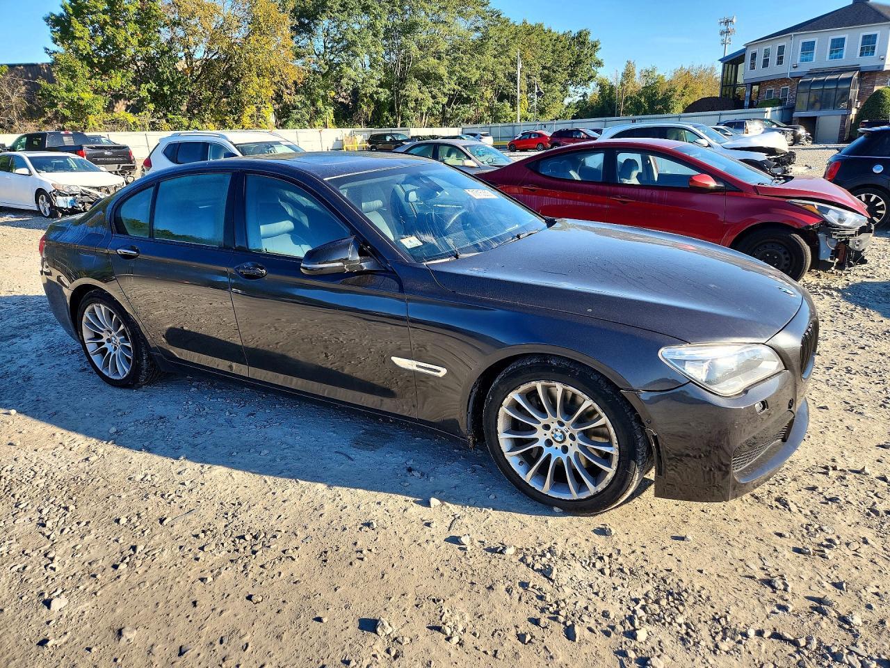2015 BMW 750 Xi - Image 4