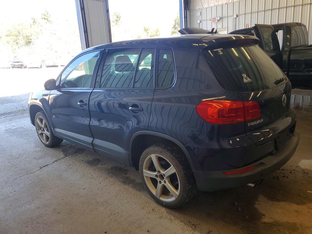 2013 Volkswagen Tiguan S - Фото 2