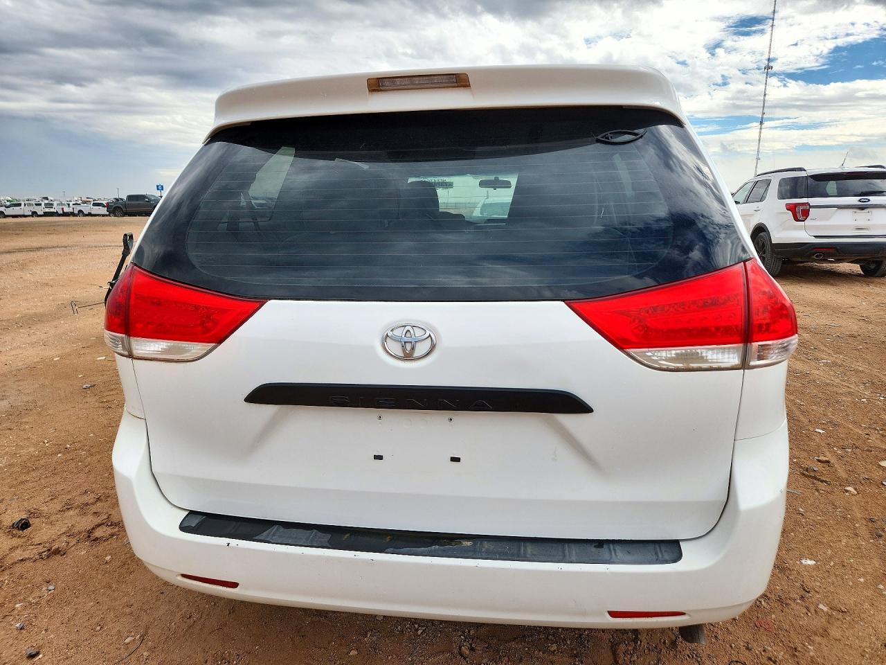 2013 Toyota Sienna L 7-Passenger - Фото 6