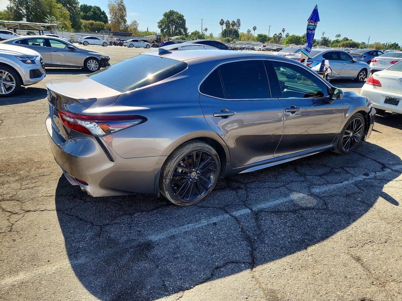2021 Toyota Camry Xse - Фото 3