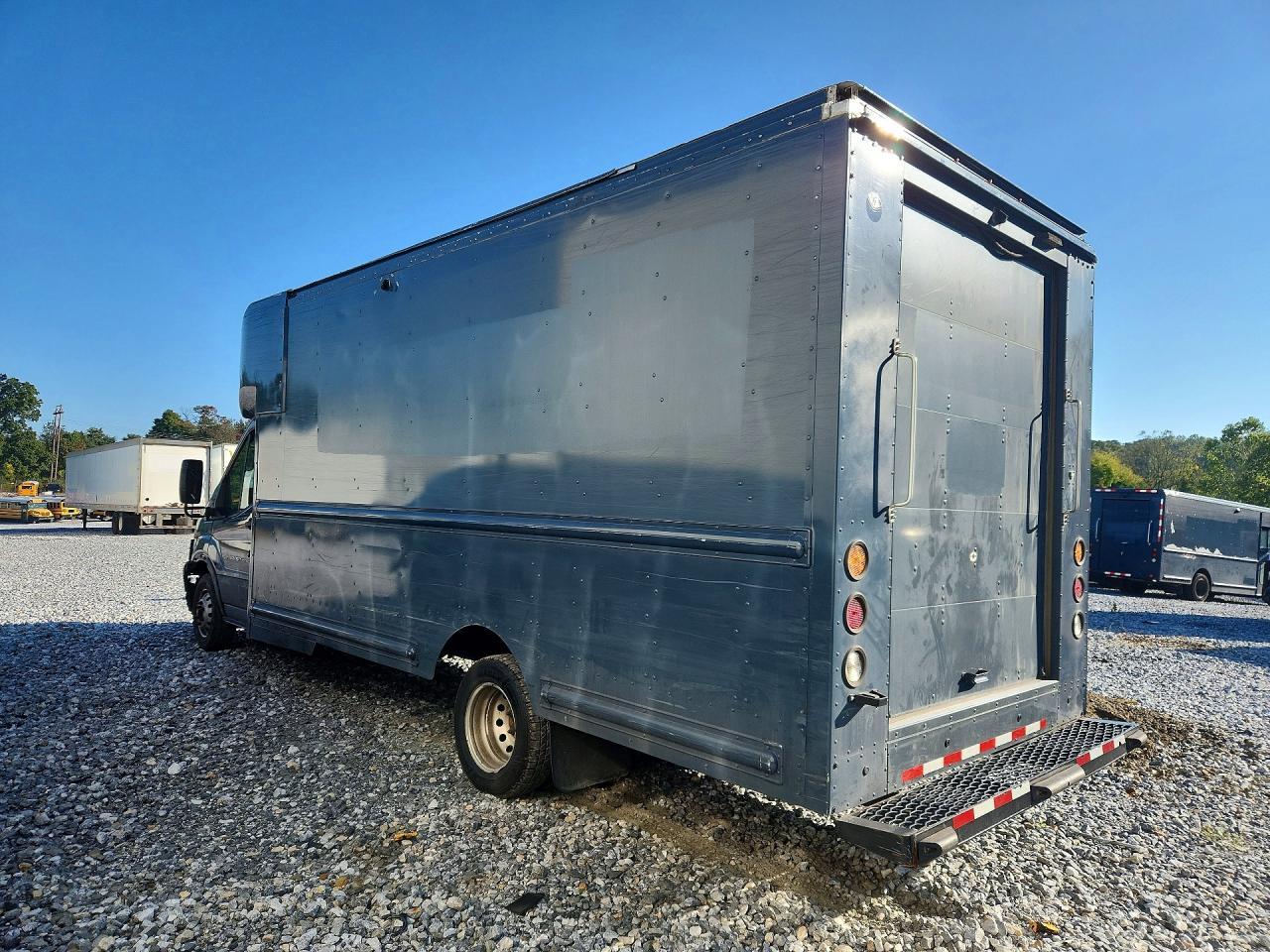 2021 Ford Transit Delivery Truck - Фото 2