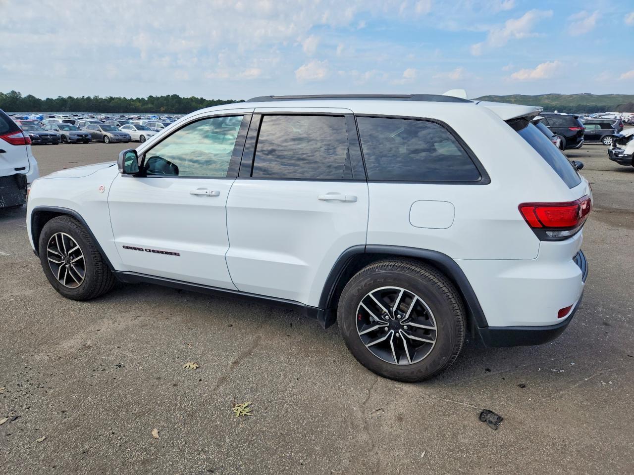 2020 Jeep Grand Cherokee Trailhawk - Image 2