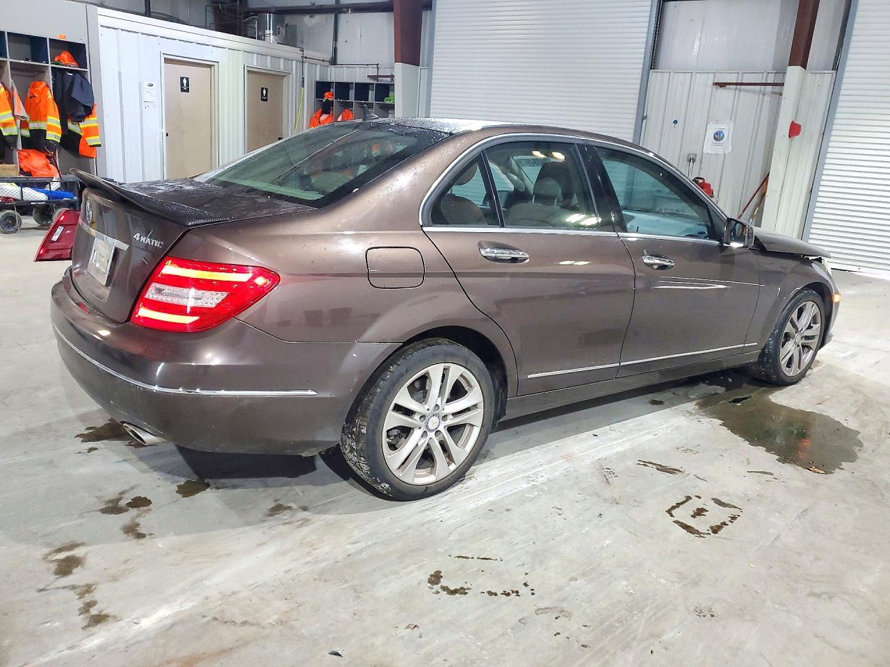 2013 Mercedes-Benz C 300 4Matic - Image 3