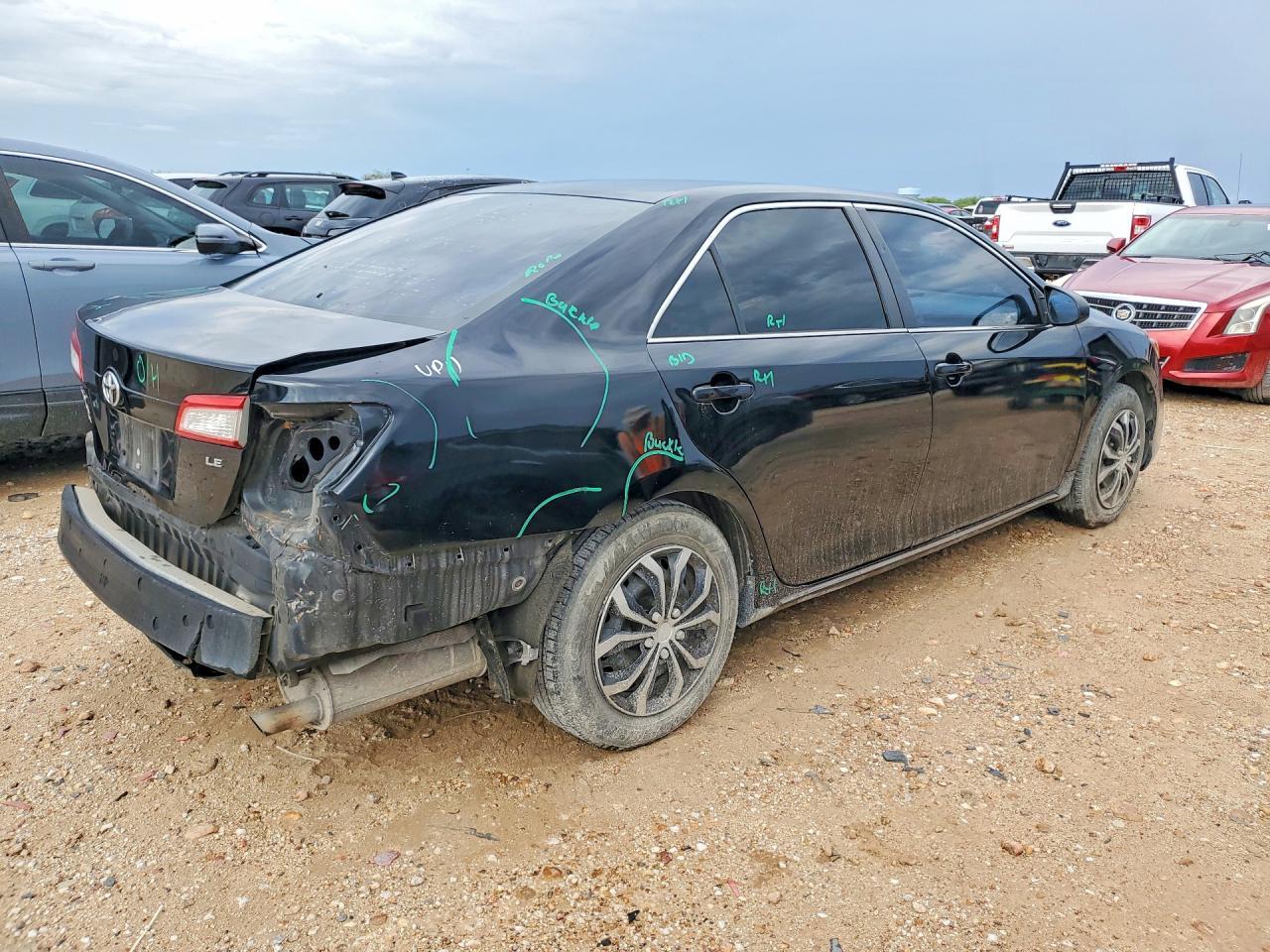 2013 Toyota Camry Le - Фото 3