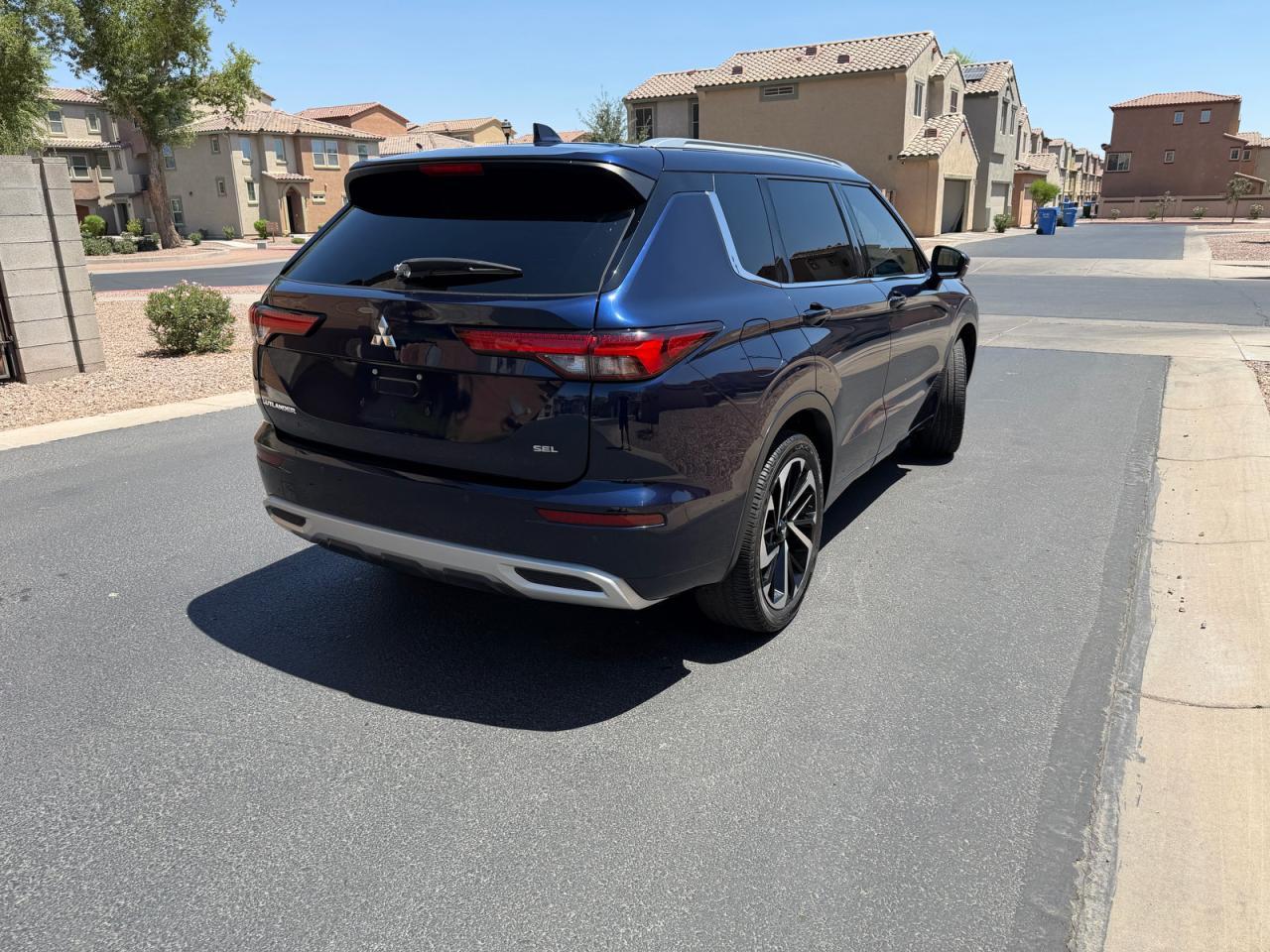 2023 Mitsubishi Outlander Sel - Фото 4