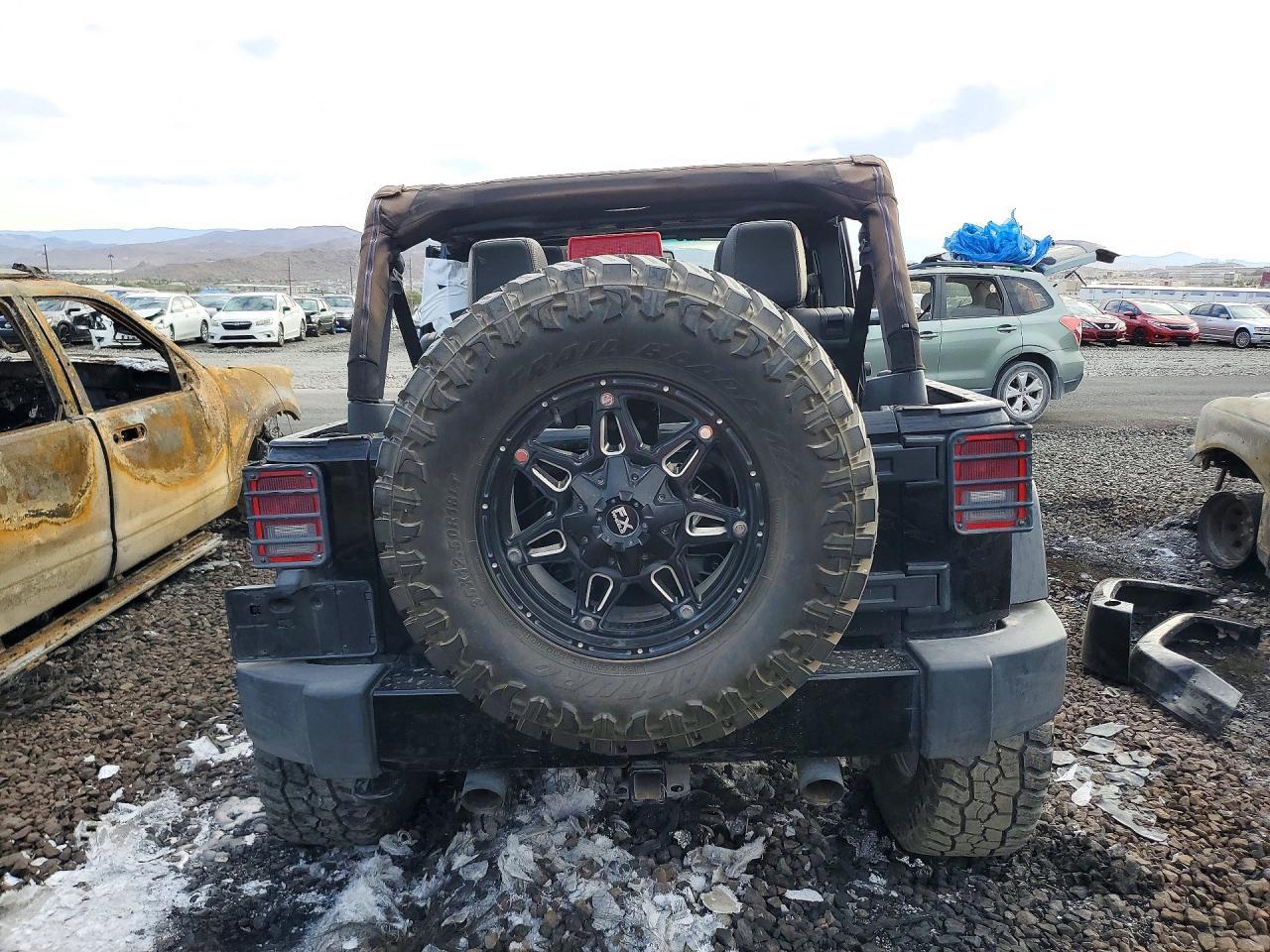2014 Jeep Wrangler Unlimited Sahara - Image 6