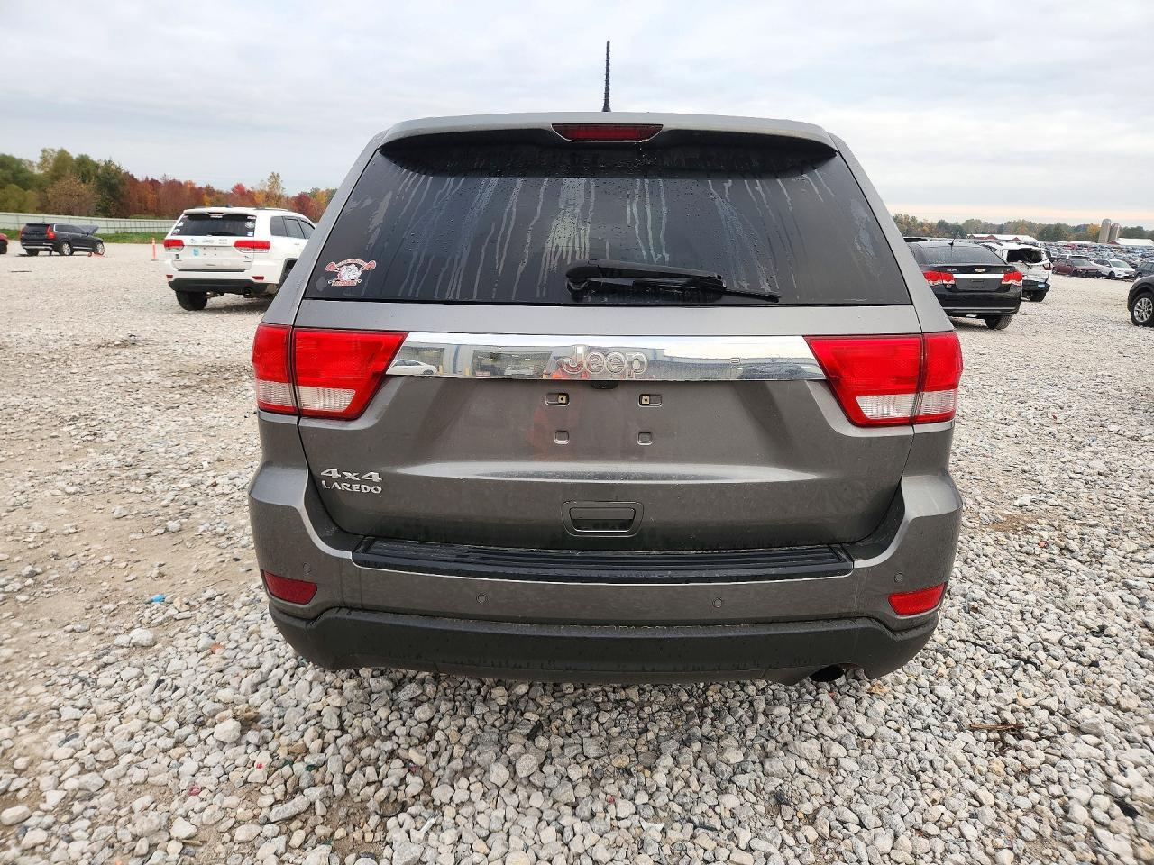 2011 Jeep Grand Cherokee Laredo - Image 6