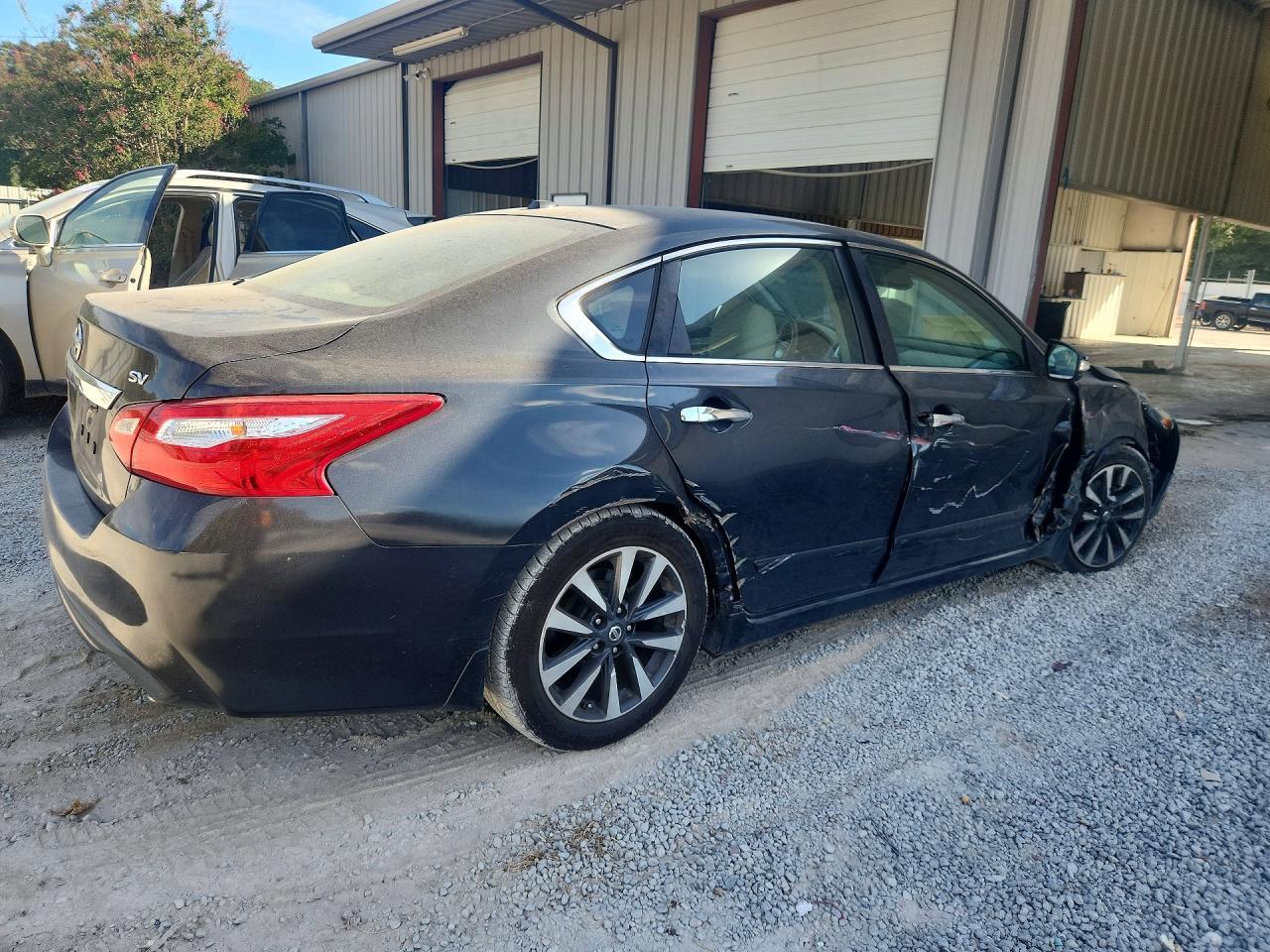 2017 Nissan Altima - Фото 3