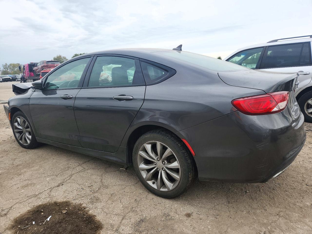 2016 Chrysler 200 S - Фото 2